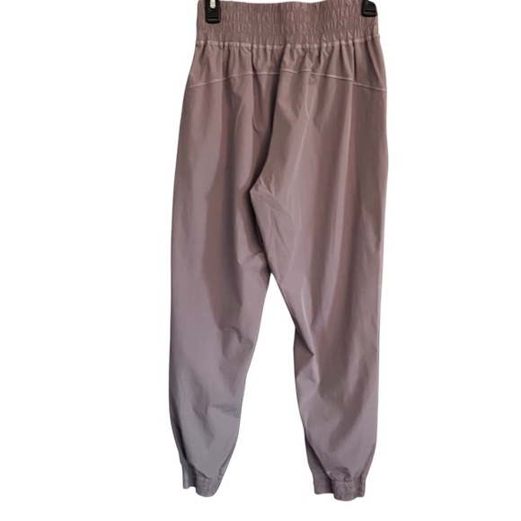 Halara Women’s Jogger in Gray (Mourning Dove) size Small - Picture 5 of 9